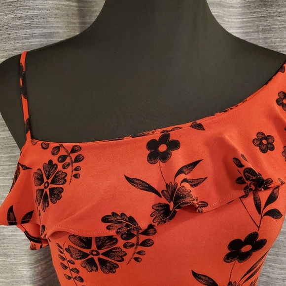Parallel Off One Shoulder Flower Ruffle Blouse Red - Picture 4 of 6